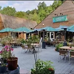 Edice Met Zwembad En Restaurant In - Honden Toegelaten