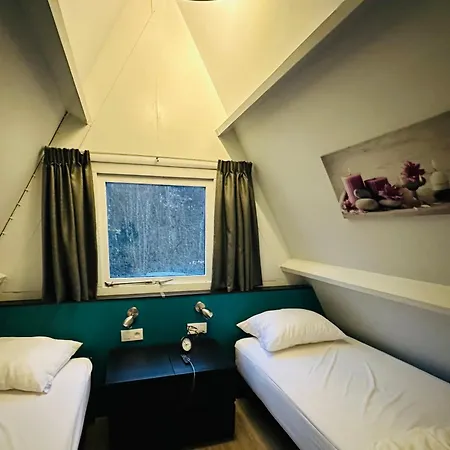 Edice Met Zwembad En Restaurant In - Honden Toegelaten